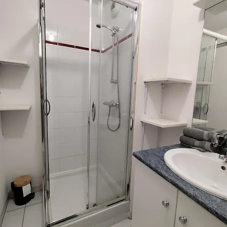 Apartment La Fraternite, 4 Chambres, 2 Parkings, 2 Salle D'eau, Wifi Poitiers